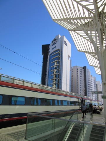 IMG_5189ホテルと列車.jpg
