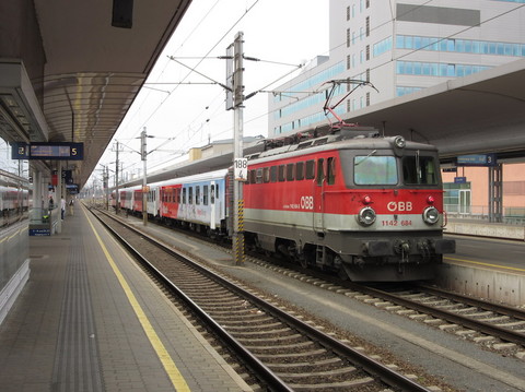 IMG_5981ローカル列車.JPG